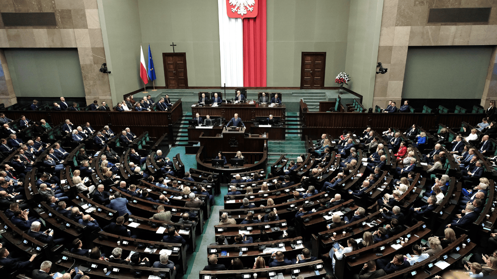 Sejm za chwilę przejdzie w tryb tajny. Posłom zabierają telefony, wiemy co się dzieje