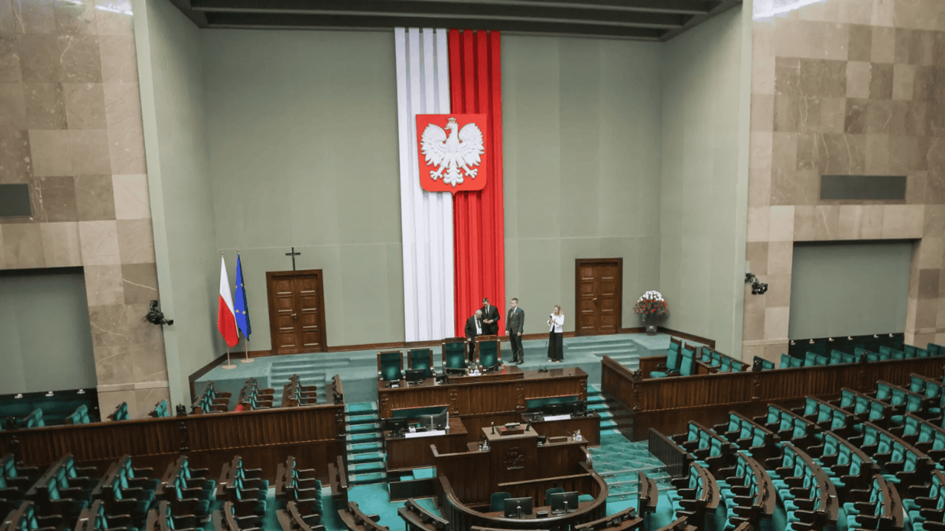 Poseł krytykowany za zachowanie w Sejmie. Miał pokazać wulgarny gest