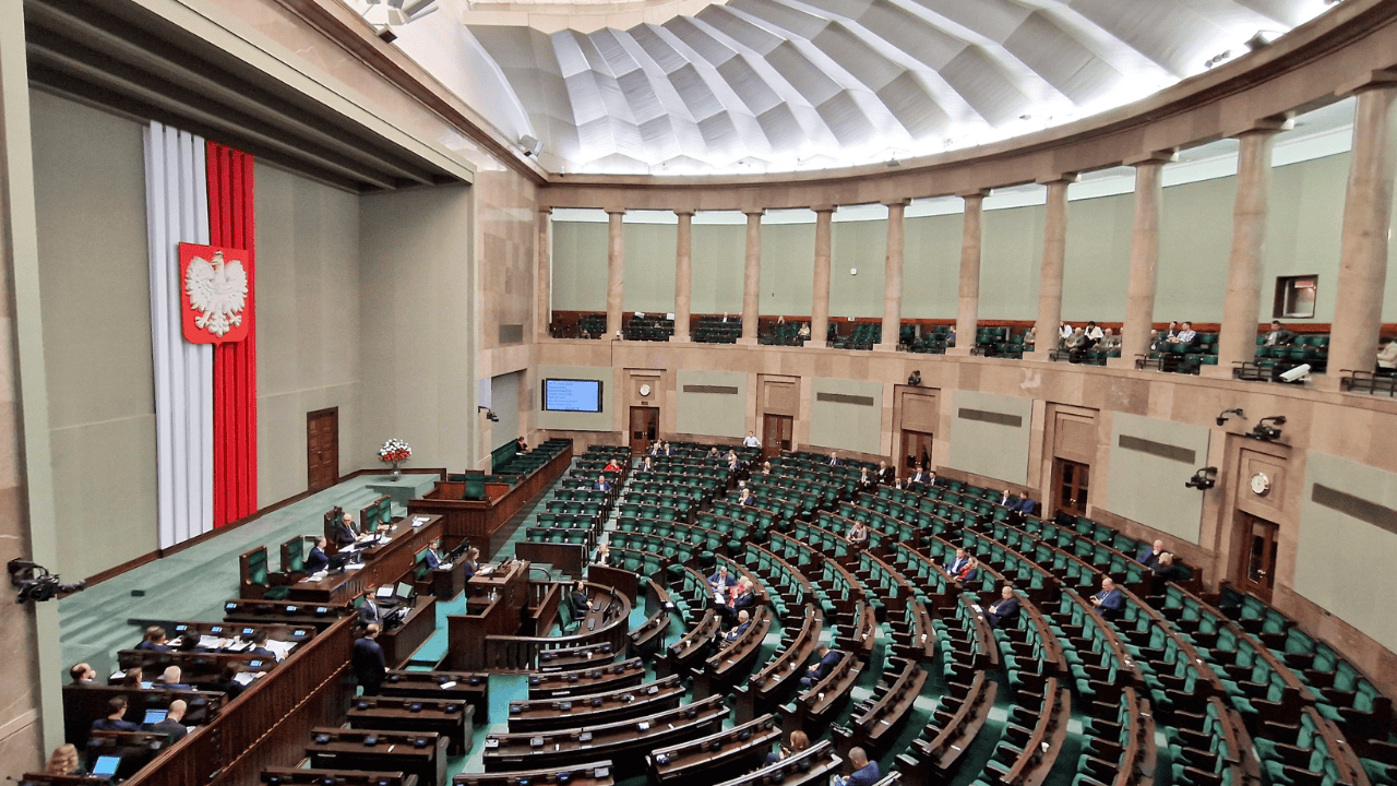 Навроцкий торжествует, у Туска есть повод для беспокойства. Результаты последнего опроса