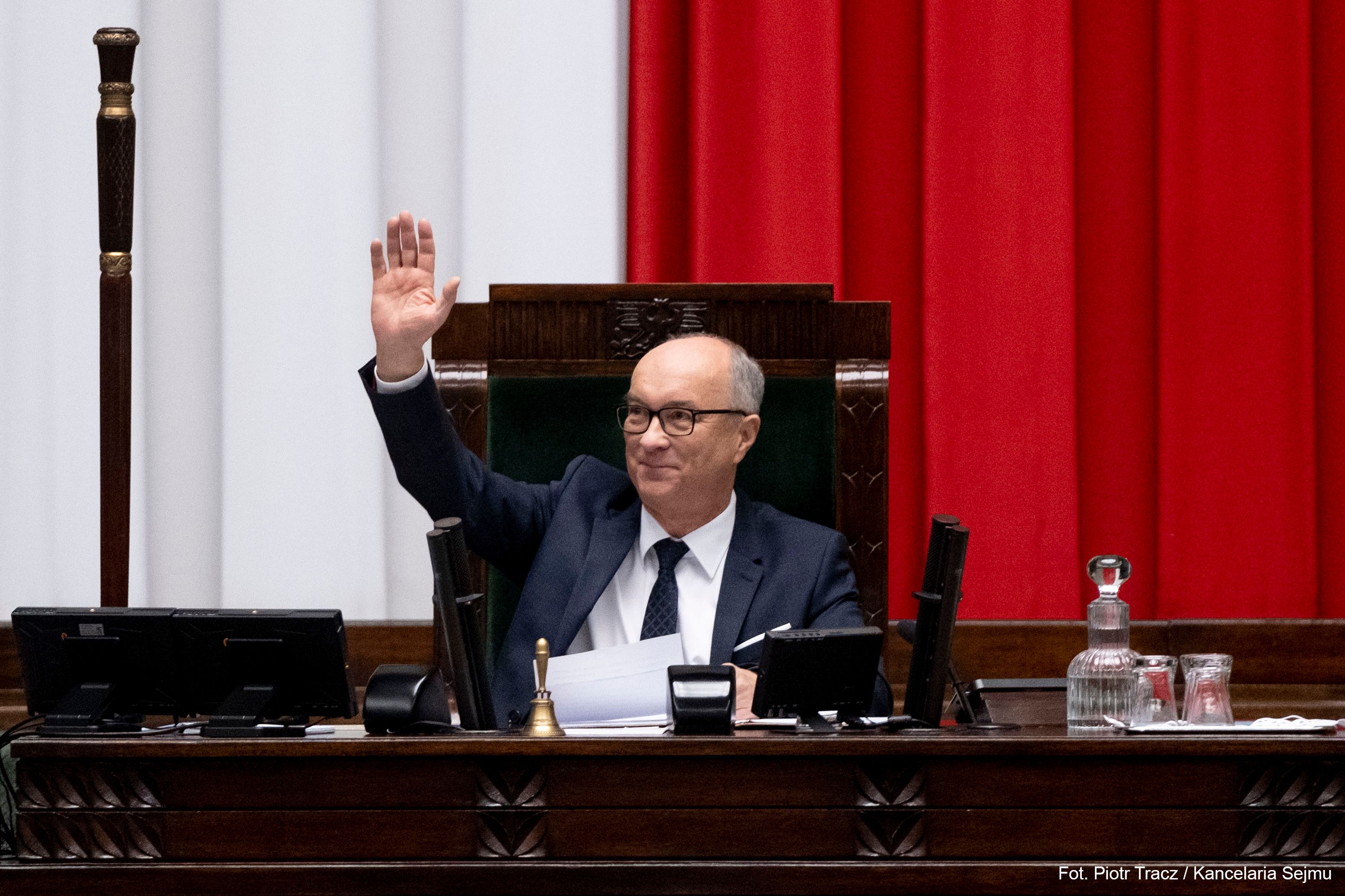 Na takie koalicje godzą się Polacy. Są trzy scenariusze, najnowszy sondaż pokazuje jasno