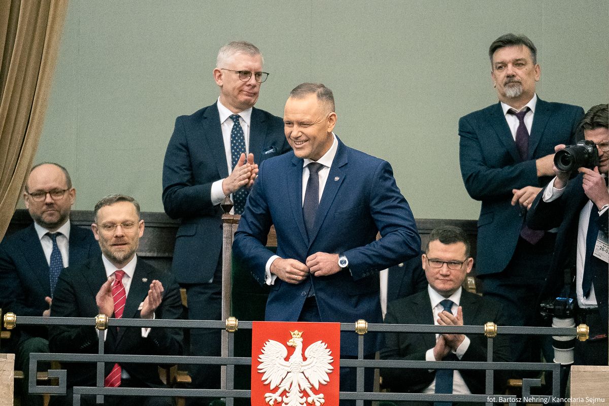 Na takie koalicje godzą się Polacy. Są trzy scenariusze, najnowszy sondaż pokazuje jasno