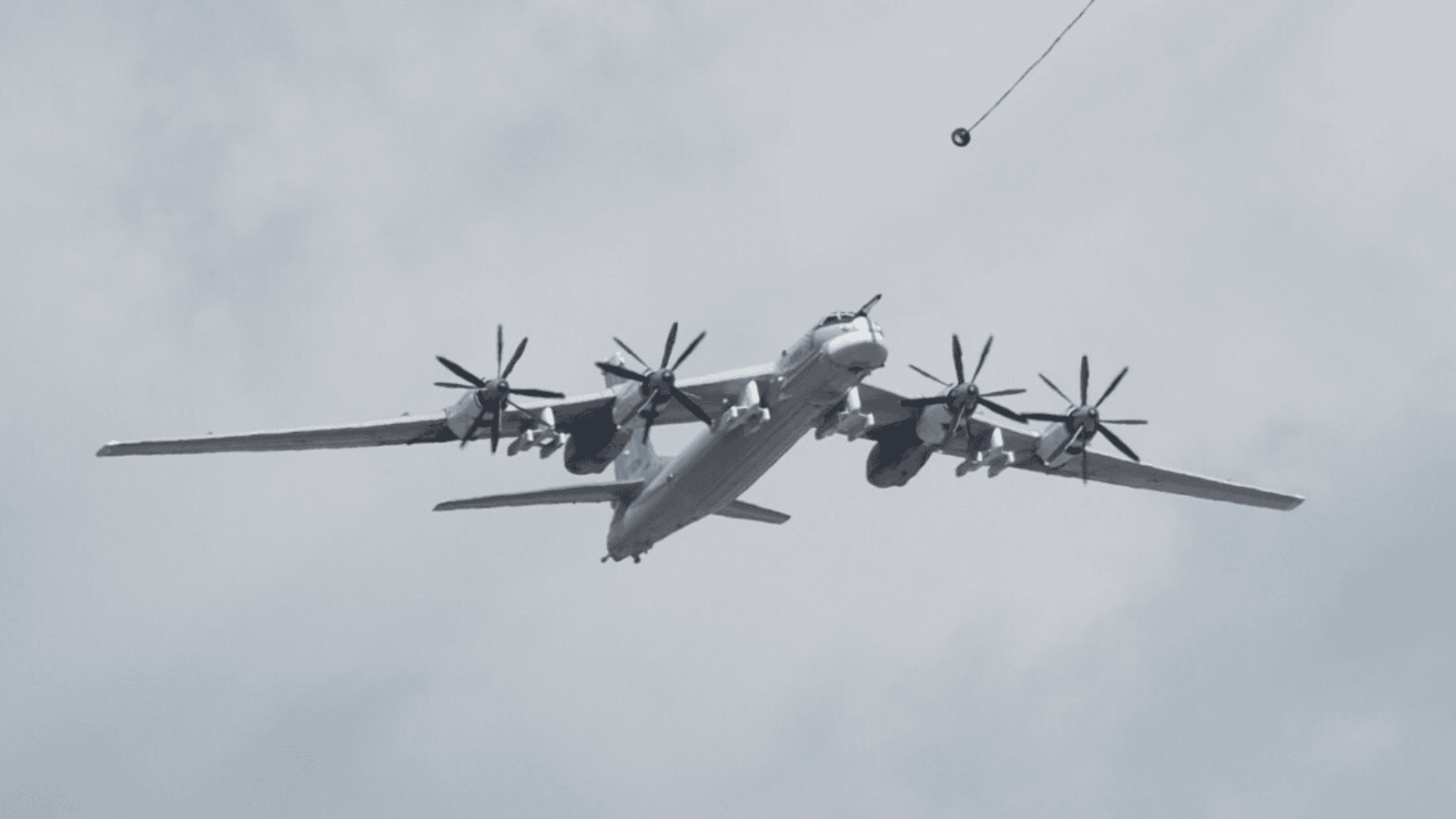 Przyłapali trzy pary rosyjskich bombowców. Zagadkowe manewry