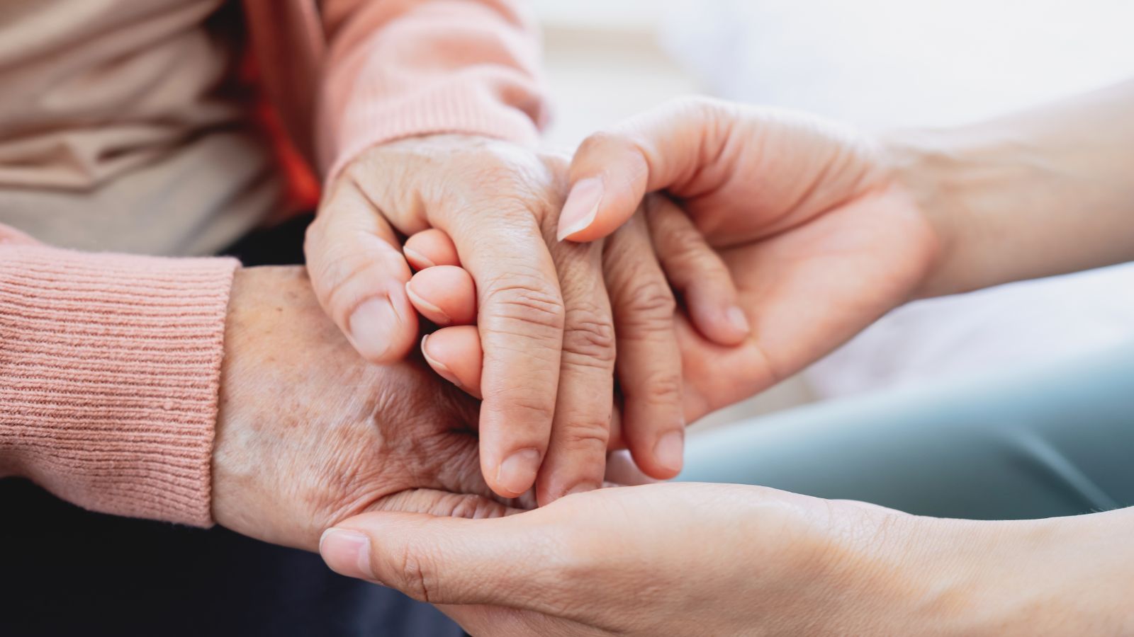 Nowy bon od samorządu. Ci seniorzy na kontach zobaczą 400 zł więcej, ale potrzebny jest wniosek