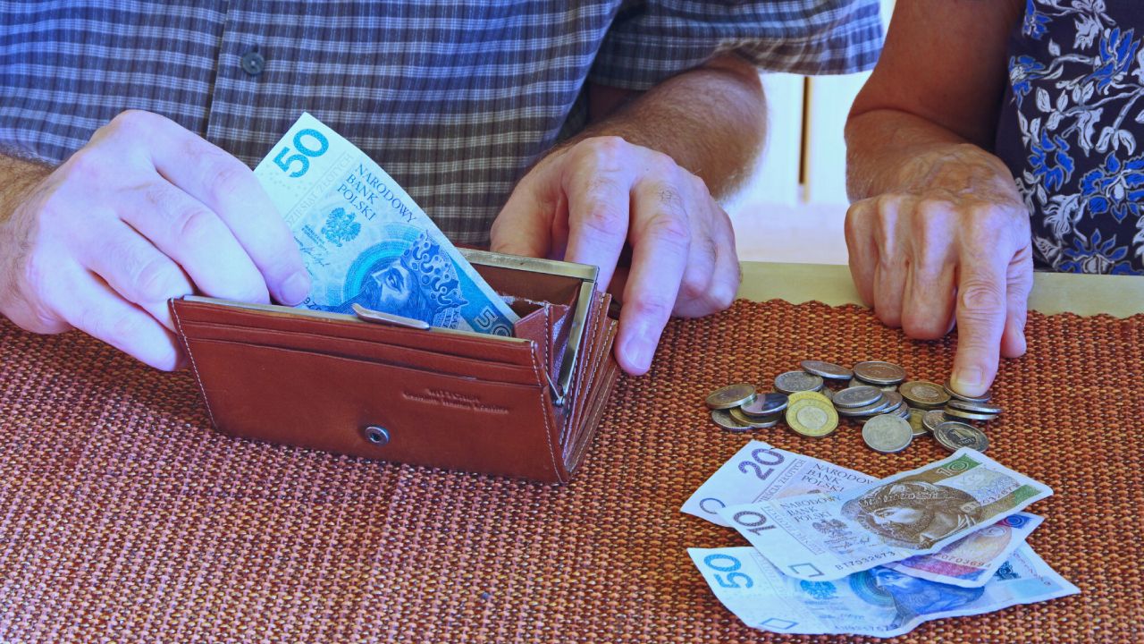 ZUS wypłaca dodatkowe świadczenie przed emeryturą. Takie warunki trzeba spełnić