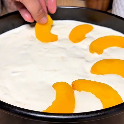 Najprostszy sernik z brzoskwiniami. Rodzina bez przerwy prosi o to ciasto