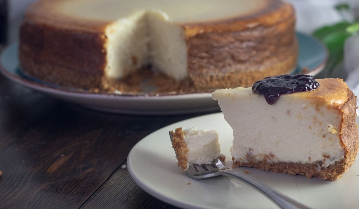 Prawie nikt nie dodaje tych owoców do sernika. Wielka szkoda, jest obłędnie pyszny