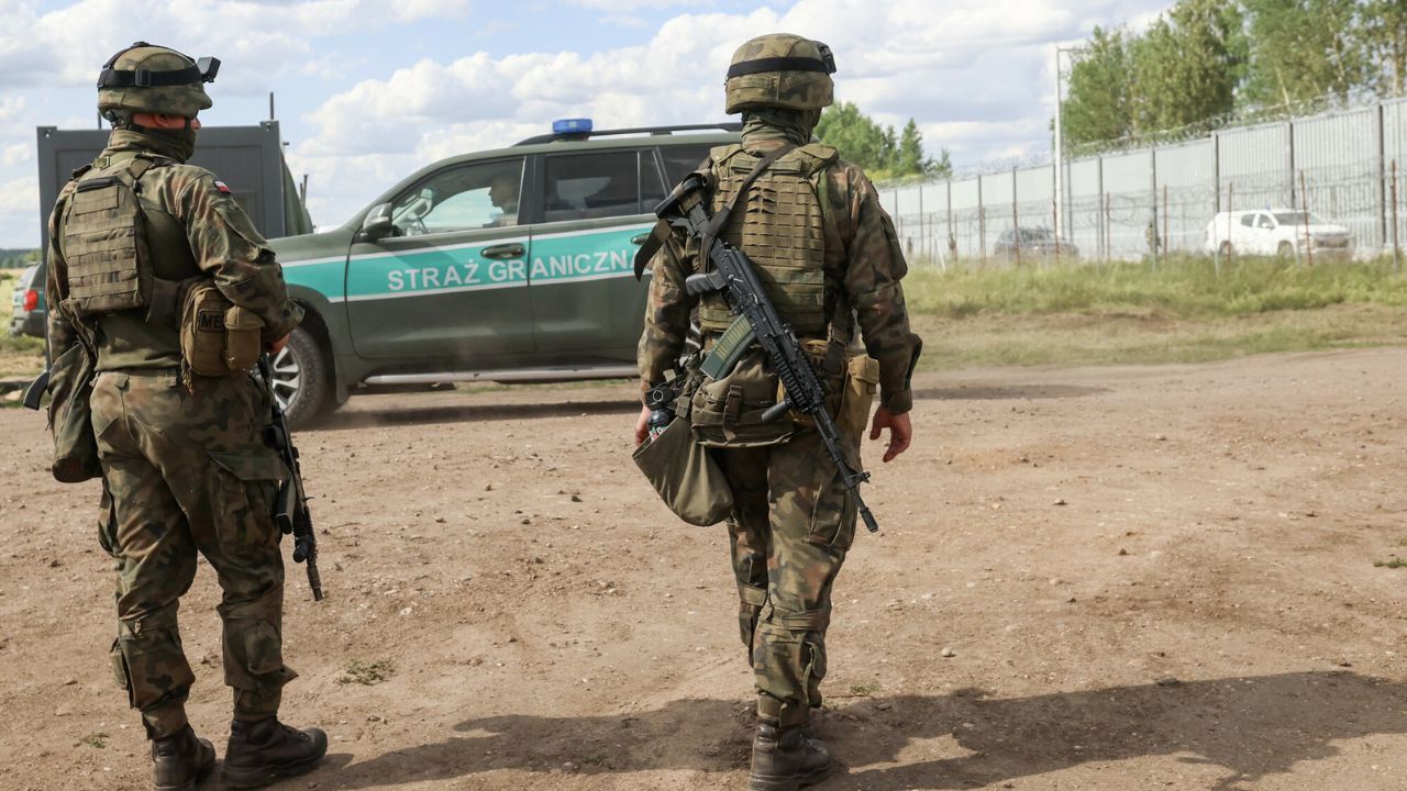 SG: rząd przedłuża zakaz na granicy z Białorusią