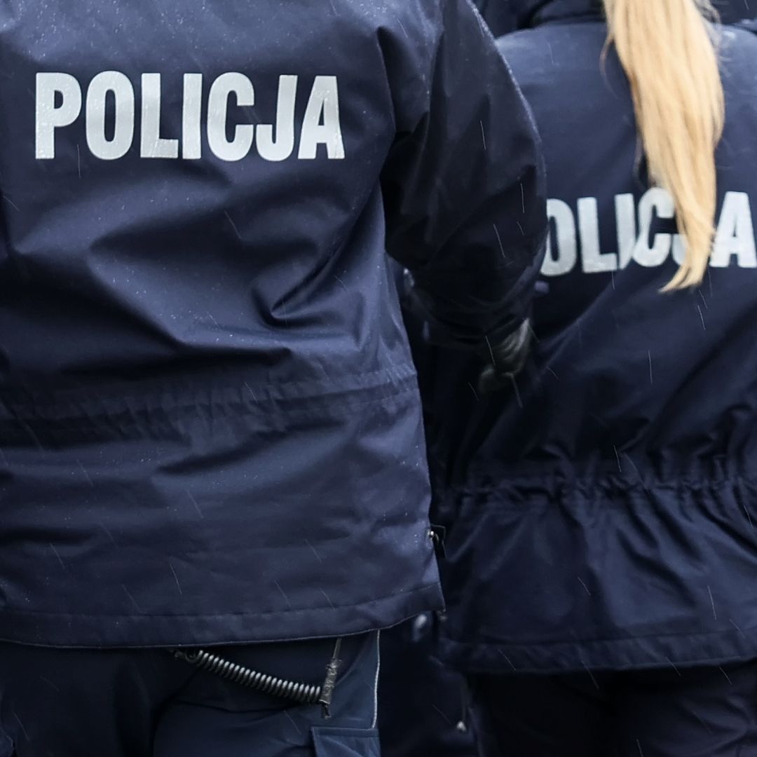 Tragedia w polskiej miejscowości. Ciała dwóch osób na posesji. Służby przekazały dramatyczne fakty