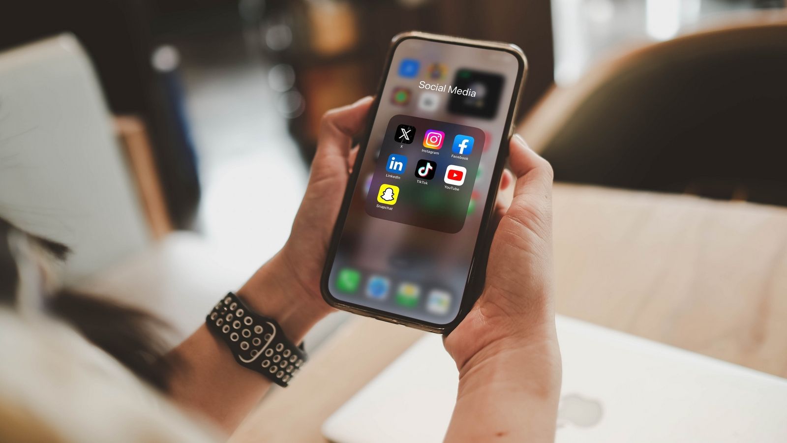 Apple zmieni komunikaty