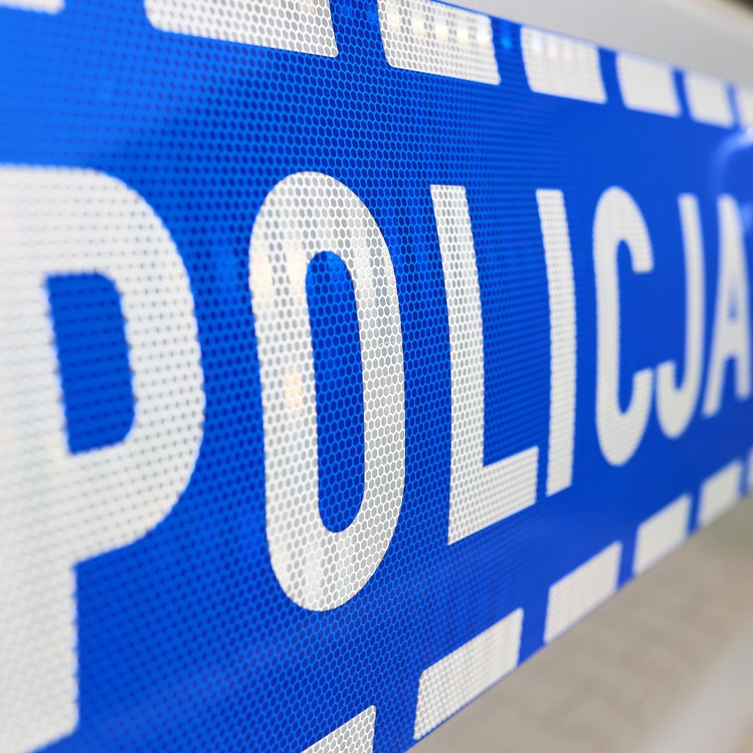 Wypadek na przejeździe kolejowym w Suchorzewie. Samochód zderzył się z pociągiem