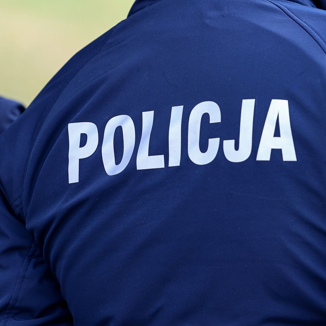 Wypadek na drodze wojewódzkiej nr 982. Dwie osoby poszkodowane, trasa zablokowana