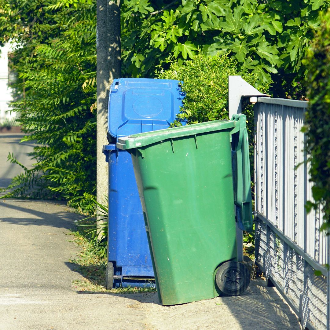 Emeryci zwolnieni z opłat za śmieci. Wystarczy złożyć oświadczenie