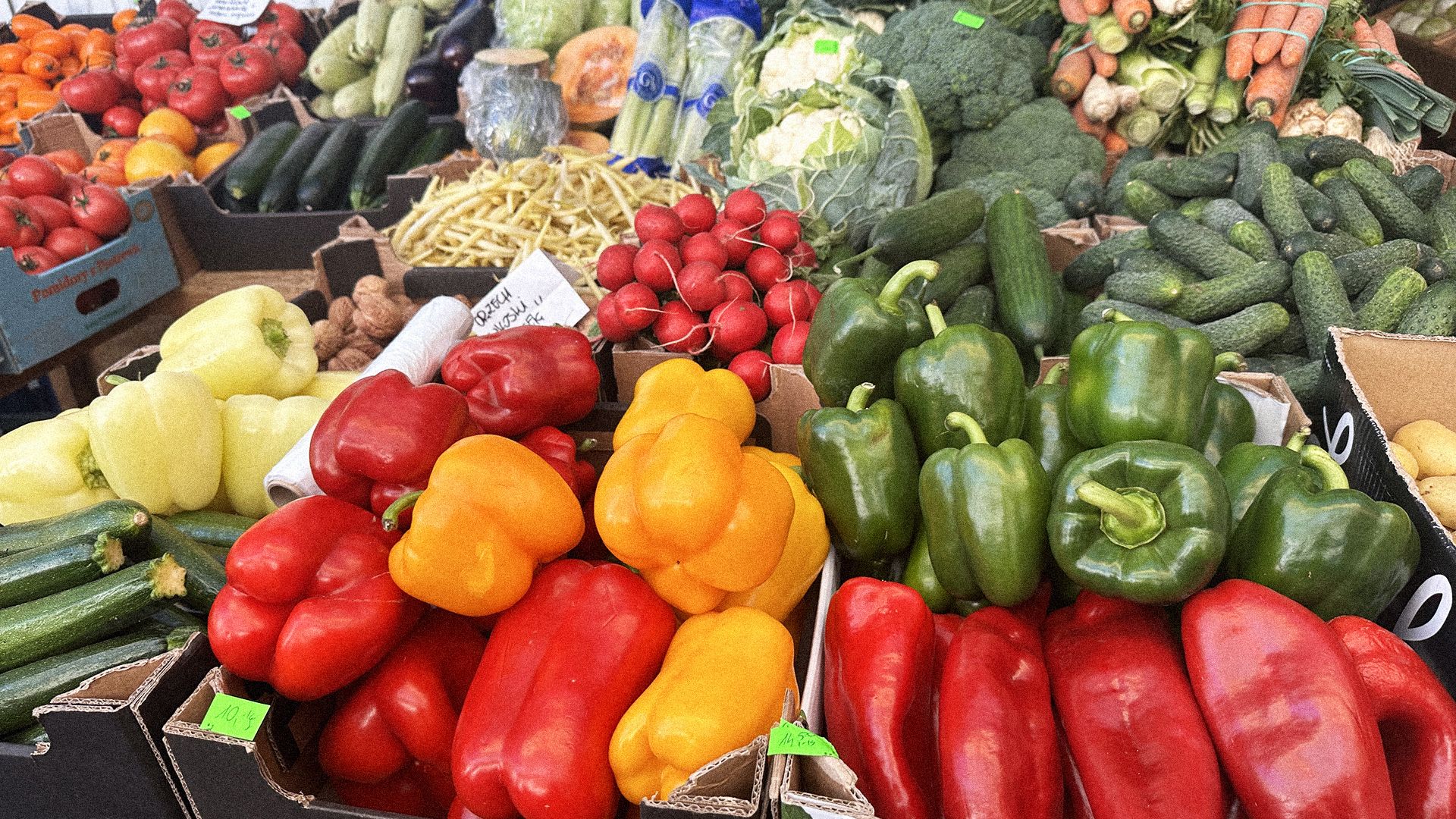 Najlepsze bazary w Warszawie - gdzie kupić świeże warzywa, owoce i mięso