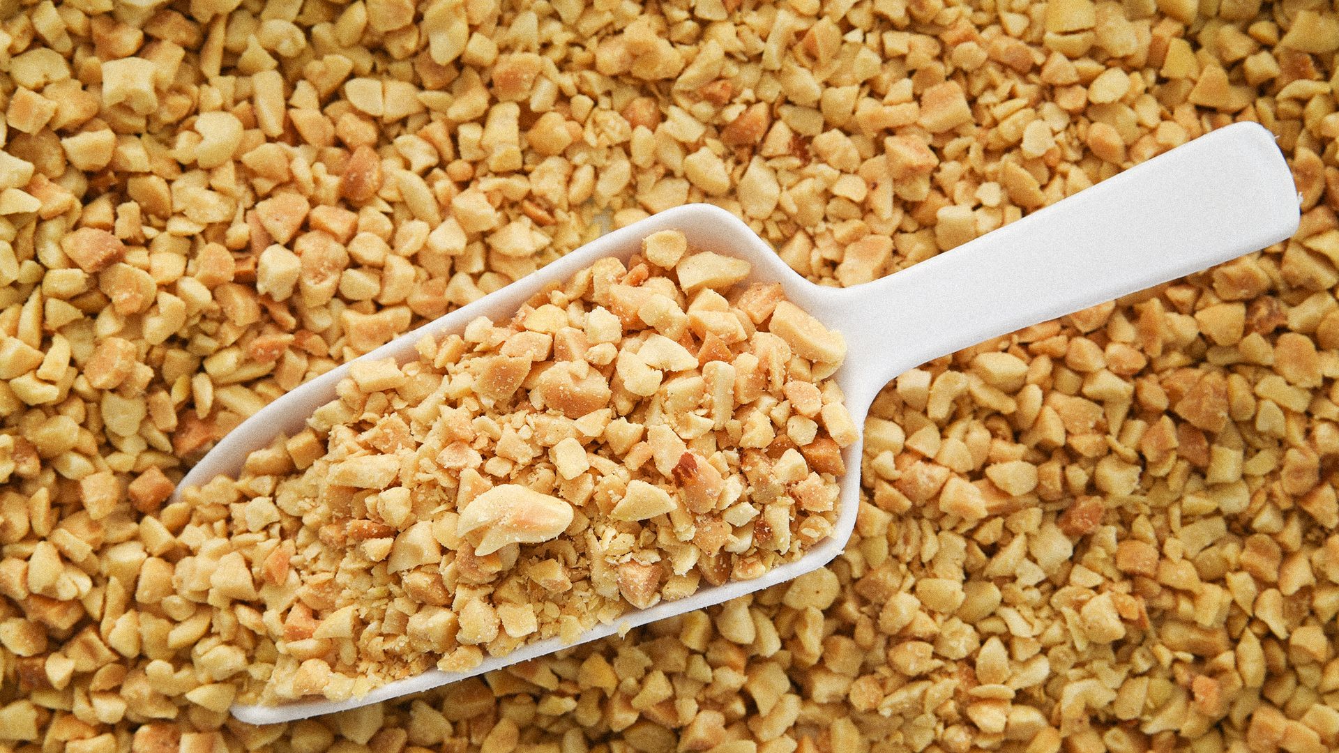 Orzechy ziemne a serce - co daje 2 łyżki dziennie