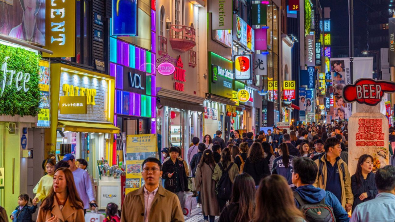 Turyści na ulicach Seulu
