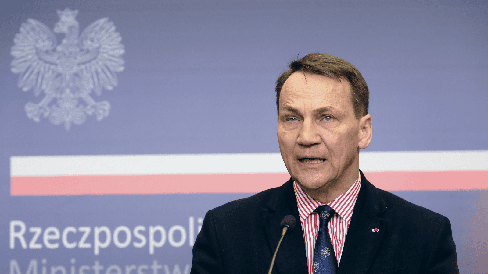 "Korona by mu z głowy nie spadła". Sikorski bardzo ostro o Zełenskim