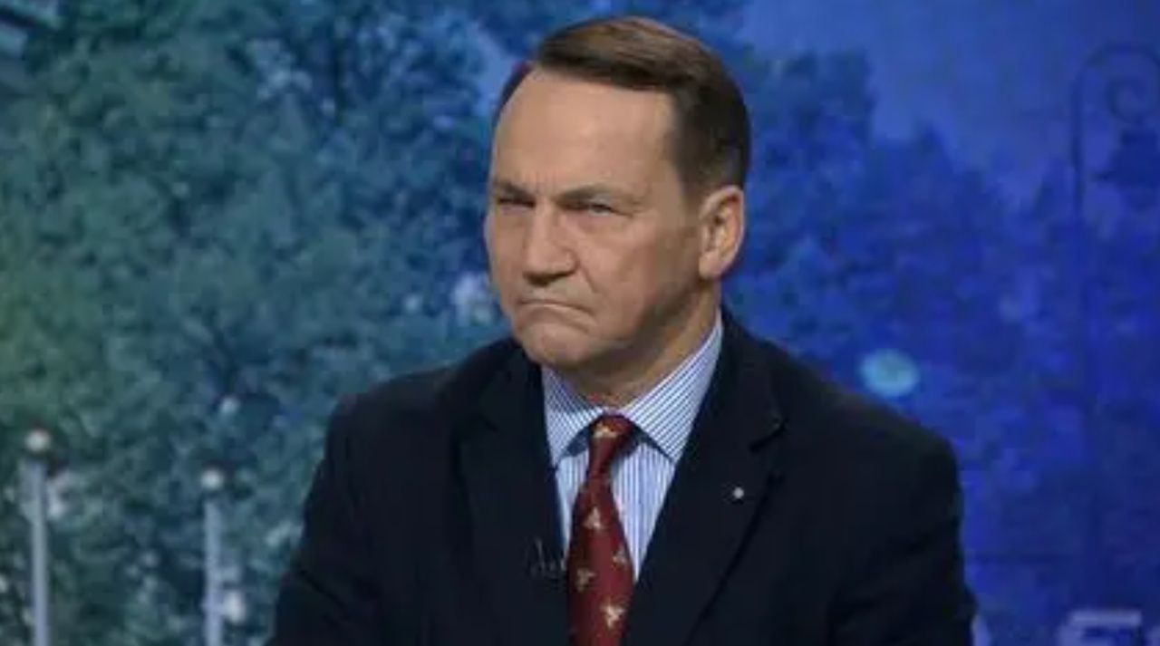 Była 19:25, gdy Sikorski pojawił się w TVN. Od razu zaatakował Nawrockiego