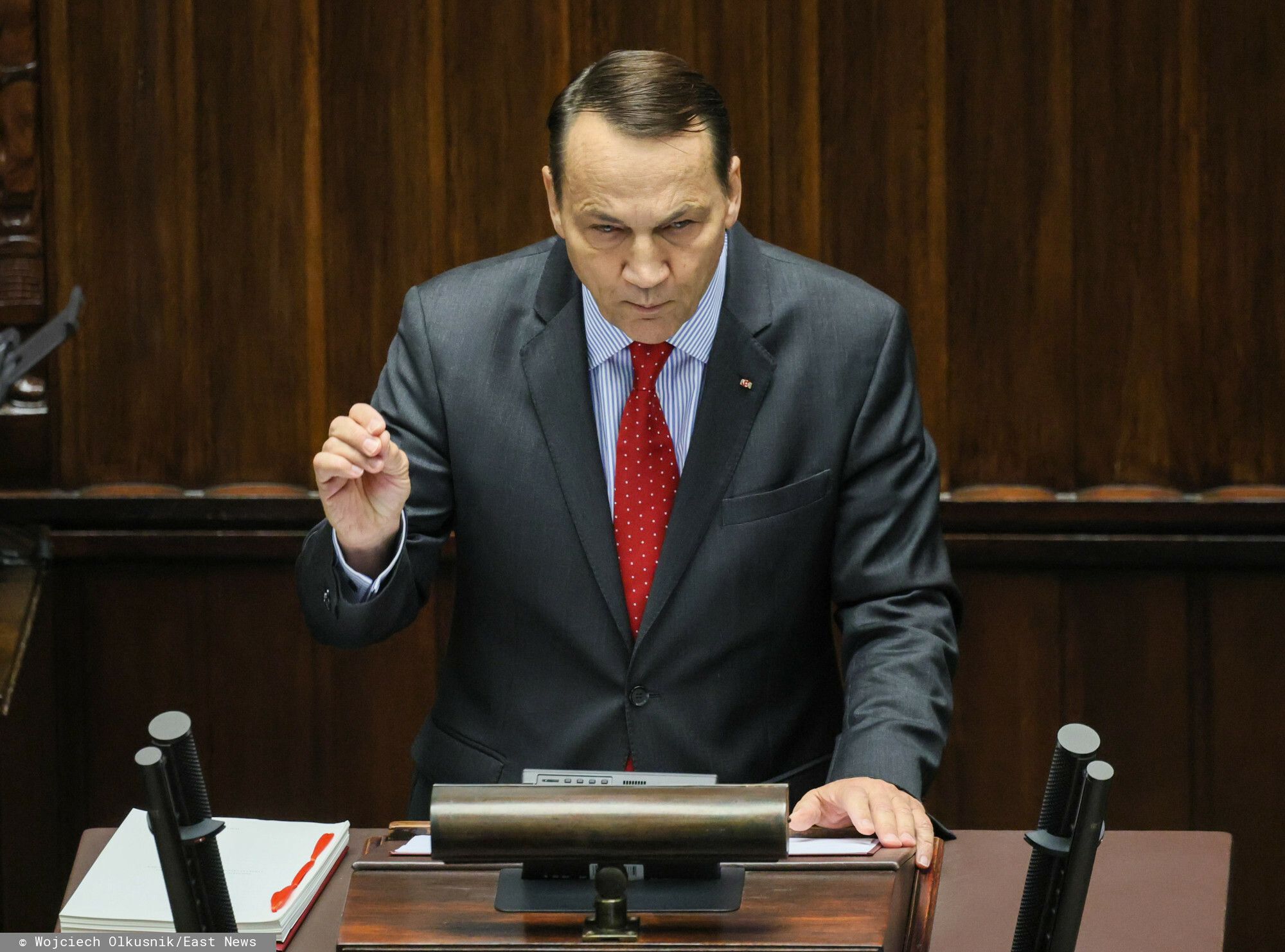 Sikorski publicznie upomniał Nawrockiego. Padły stanowcze słowa. "Uprzejmie informuję"