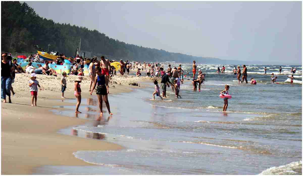 Plażowicze mogą być zaskoczeni, kiedy sanepid zakazuje kąpieli na plaży