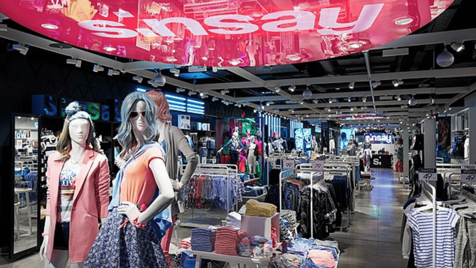 Sinsay otwiera sklepy tuż po świętach. Kolosalne wyprzedaże. Niektóre rzeczy nawet po mniej niż 25 zł