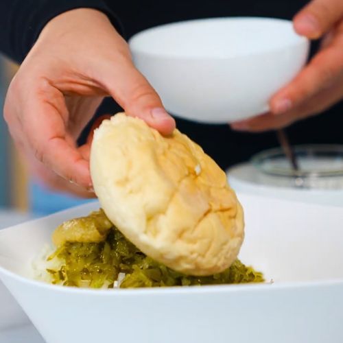 Zetrzyj na tarce i wrzuć do masy na mielone. Dawno nie jadłam lepszych