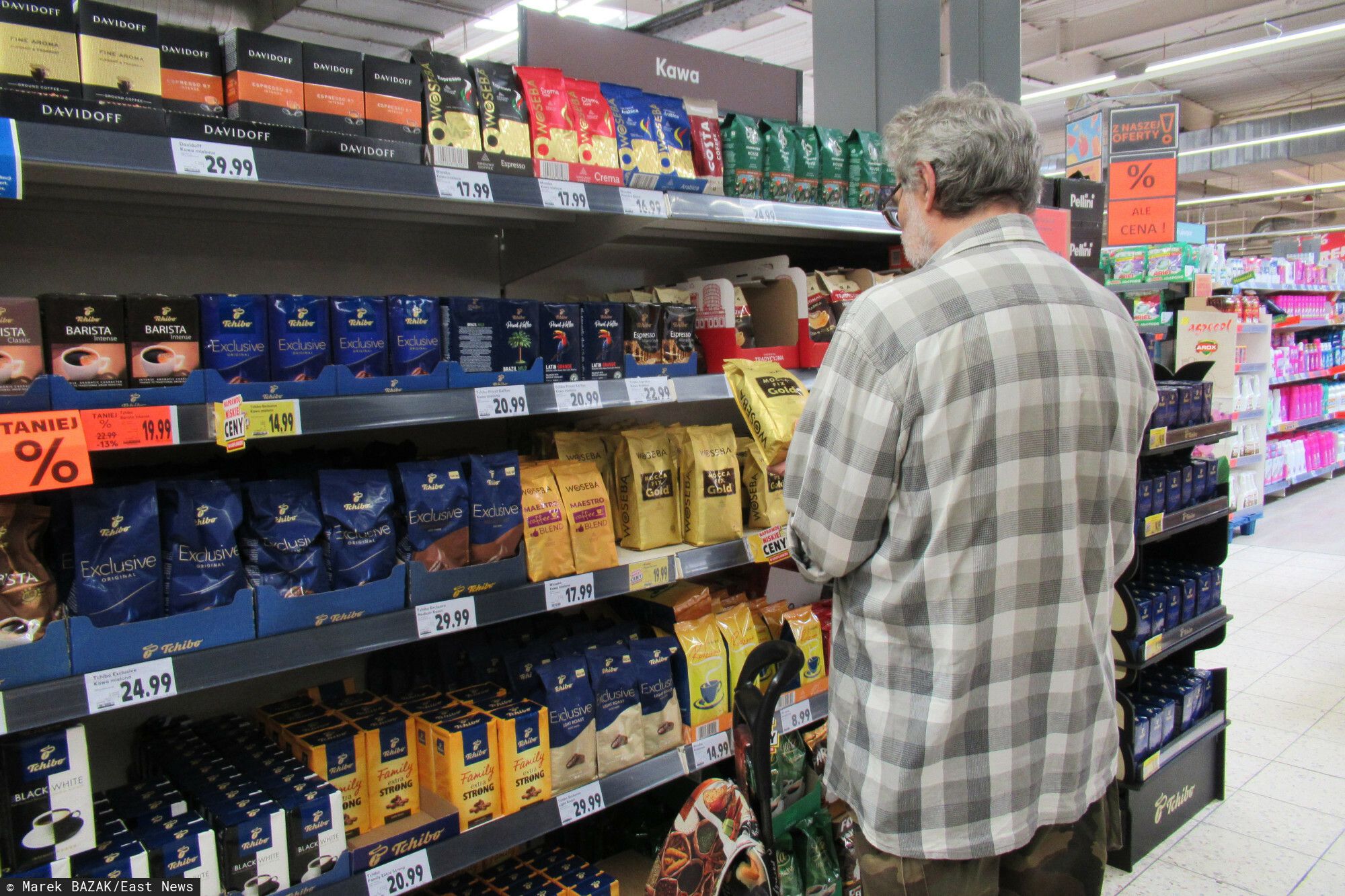 Tak oszukują na kawie. Polacy kupują kota w worku, a sprzedawcy tylko śmieją nam się w twarz