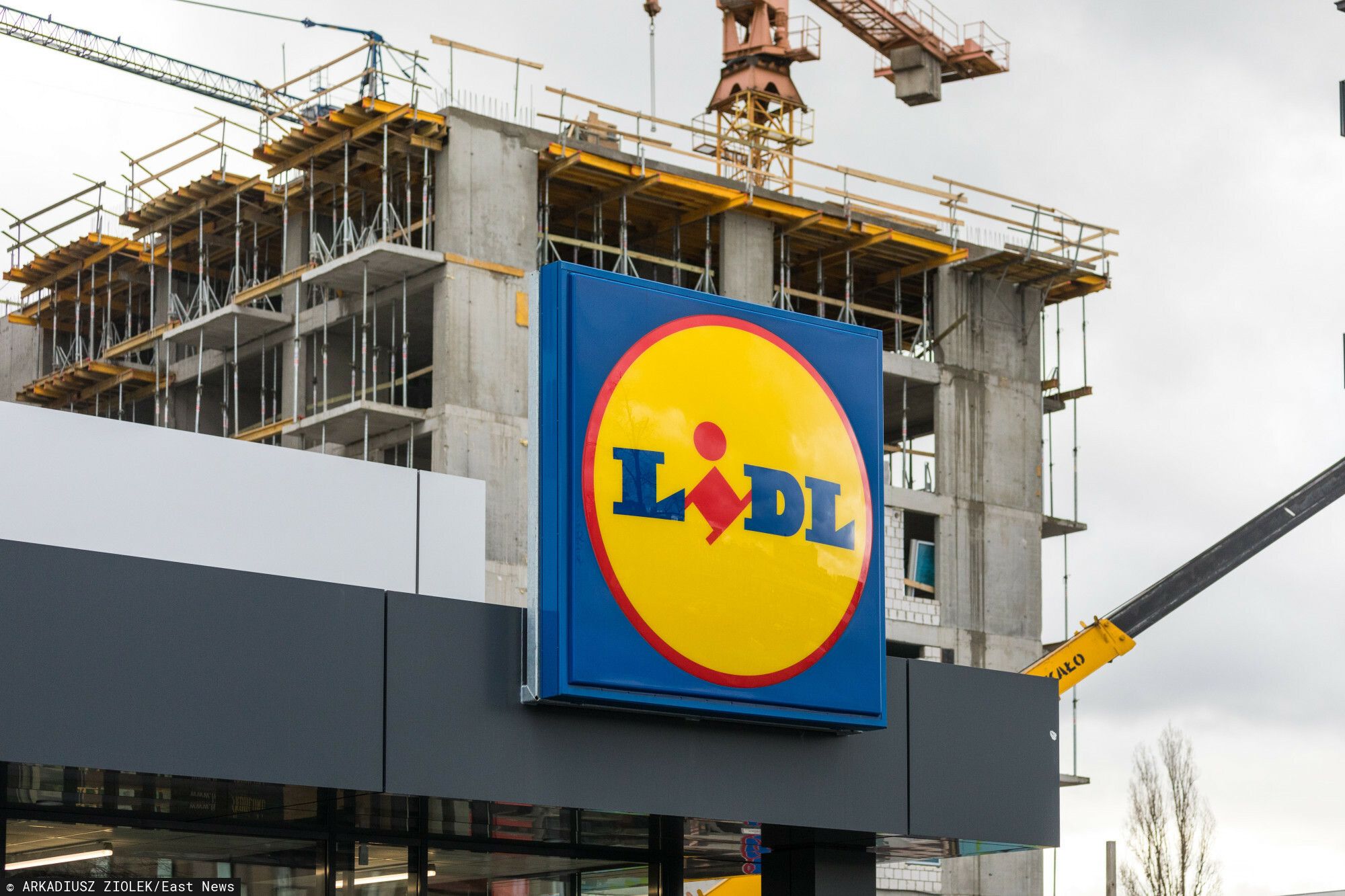 Szaleństwo w Lidlu. "5+5 gratis" to dopiero początek. Klienci wypchają koszyki po brzegi