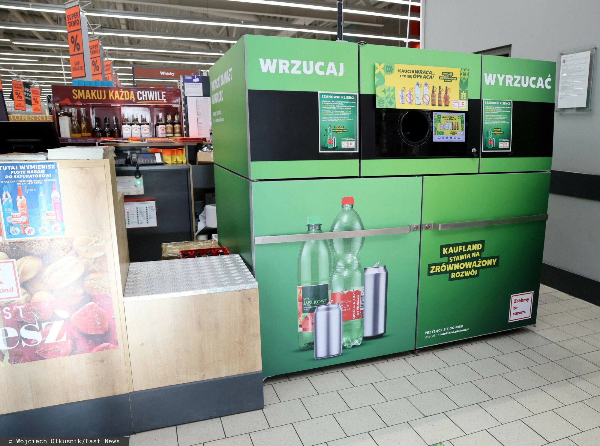 Idą zmiany w systemie kaucyjnym. Zwrot butelek i puszek tuż pod blokiem i kaucja prosto na kartę
