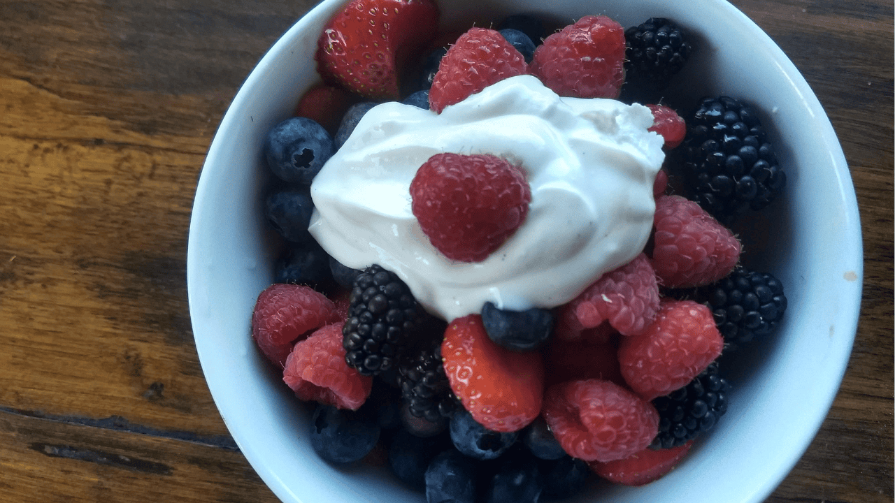 Serek wiejski czy kefir? Jeszcze coś innego! Włącz do diety, a kilogramy polecą w dół