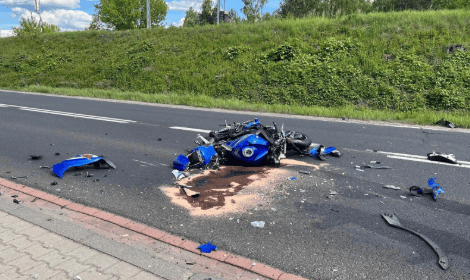 Tragiczny wypadek na DK. Nie żyje jedna osoba, maszyna rozpadła się na kawałki