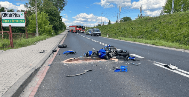 Tragiczny wypadek na DK. Nie żyje jedna osoba, maszyna rozpadła się na kawałki