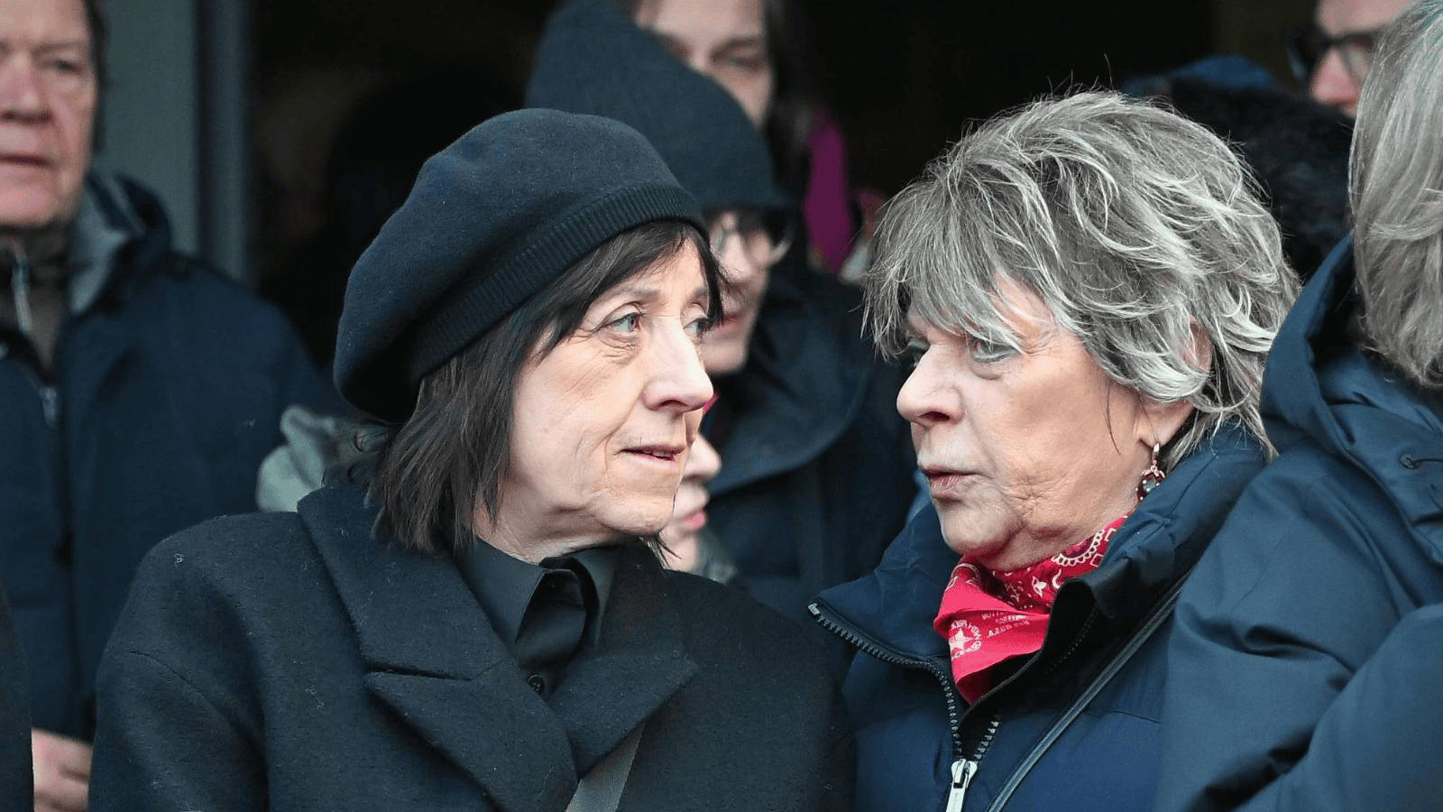 Blade, jak ściana aktorki na pogrzebie Umer. Wśród nich dawno nie widziana ulubienica Polaków