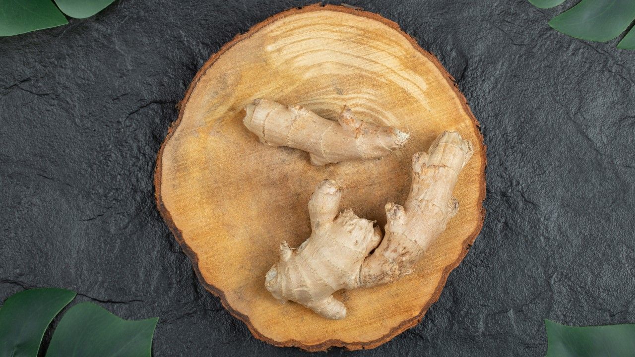 sliced-ginger-roots-wooden-piece.jpg