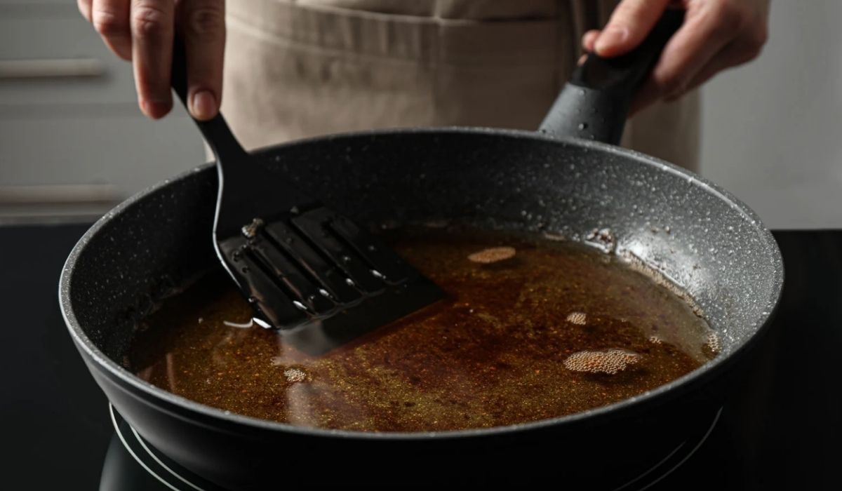 To najgorszy tłuszcz do smażenia. Polacy używają go codziennie