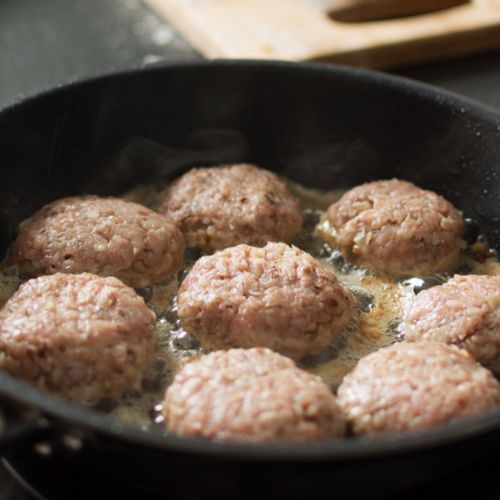 Drobno posiekaj i wrzuć do masy na mielone. Cały rok czekam na te kotlety 