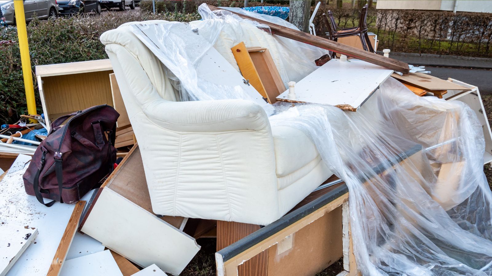 Tych śmieci śmieciarka na pewno nie zabierze. Nawet nie wystawiaj przed dom