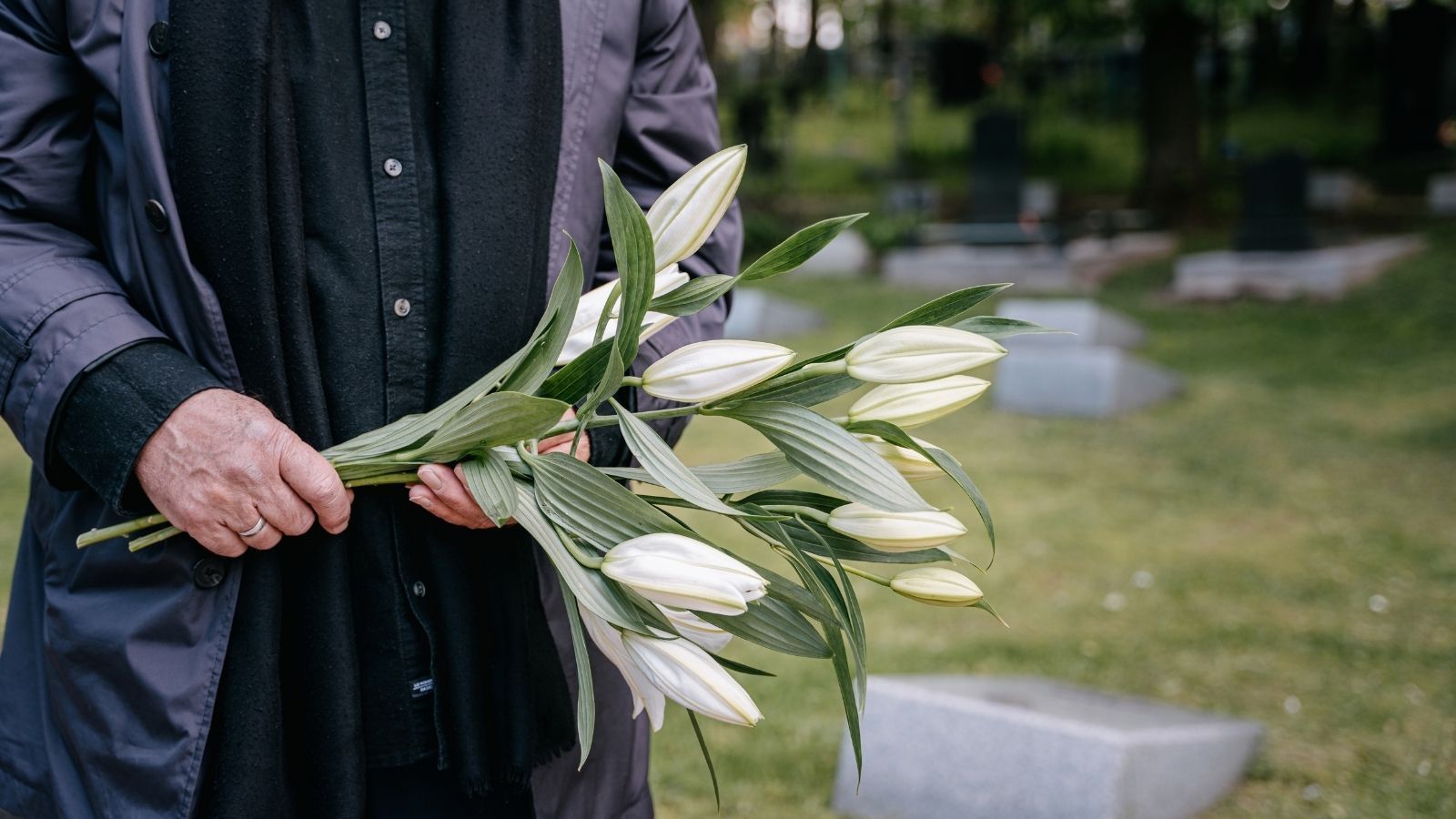 Nie tylko ZUS wypłaci pieniądze po zmarłym małżonku. Mało kto się po nie zgłasza