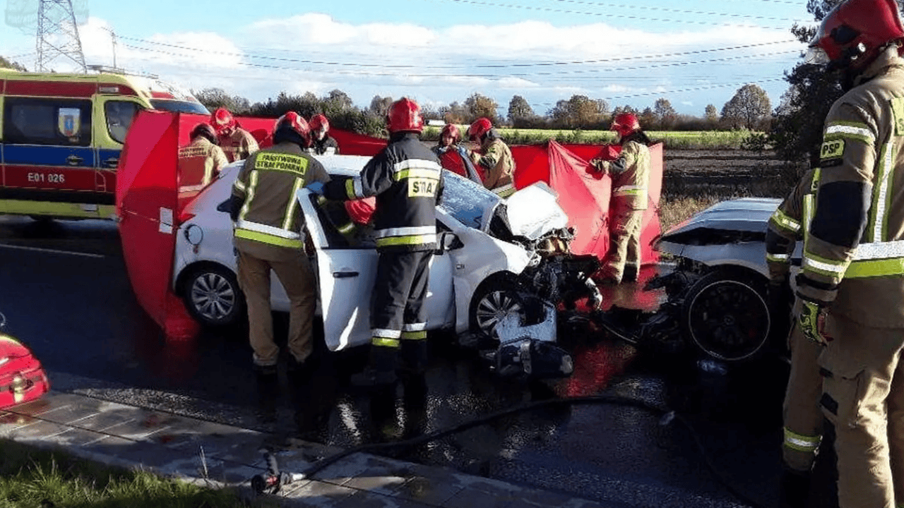 Jedna osoba nie żyje, dwie są ranne. Śmiertelny wypadek w centrum Polski