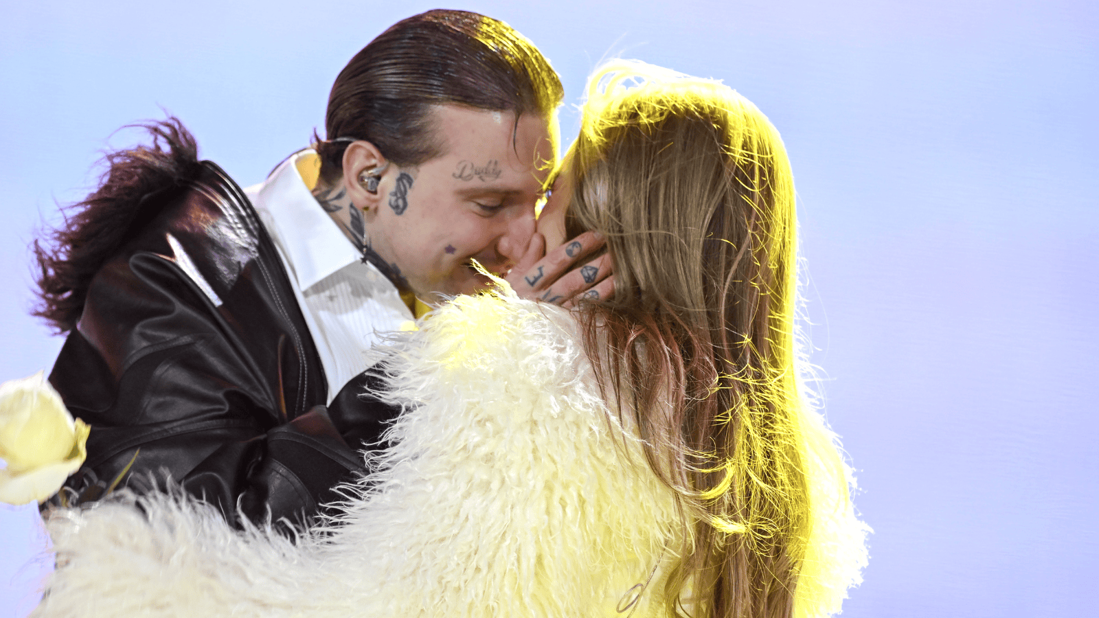 Smolasty wystąpił na Sylwestrze w Polsacie z "sobowtórem" Dody. Wiadomo, kim naprawdę jest