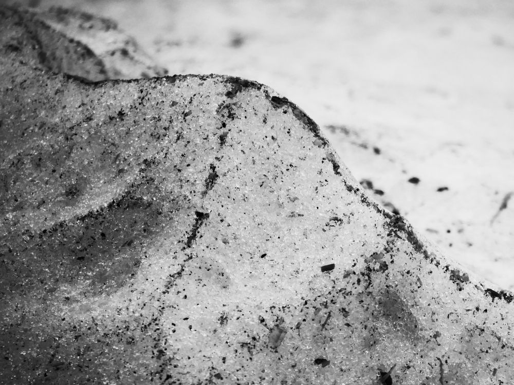 Niecodzienne zjawisko w polskim parku narodowym. "Brudny śnieg" zaczął się ruszać