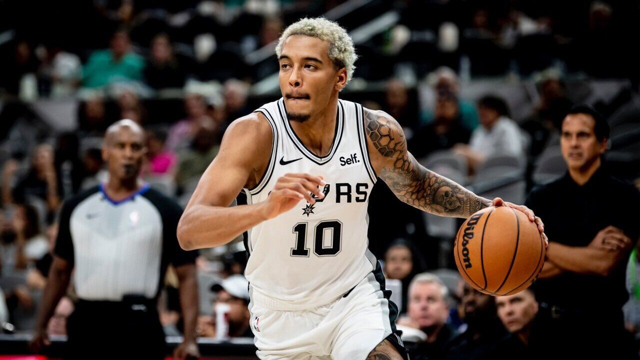 Nie do zatrzymania. Spurs wciąż perfekcyjni u siebie, Sochan znów błyszczy