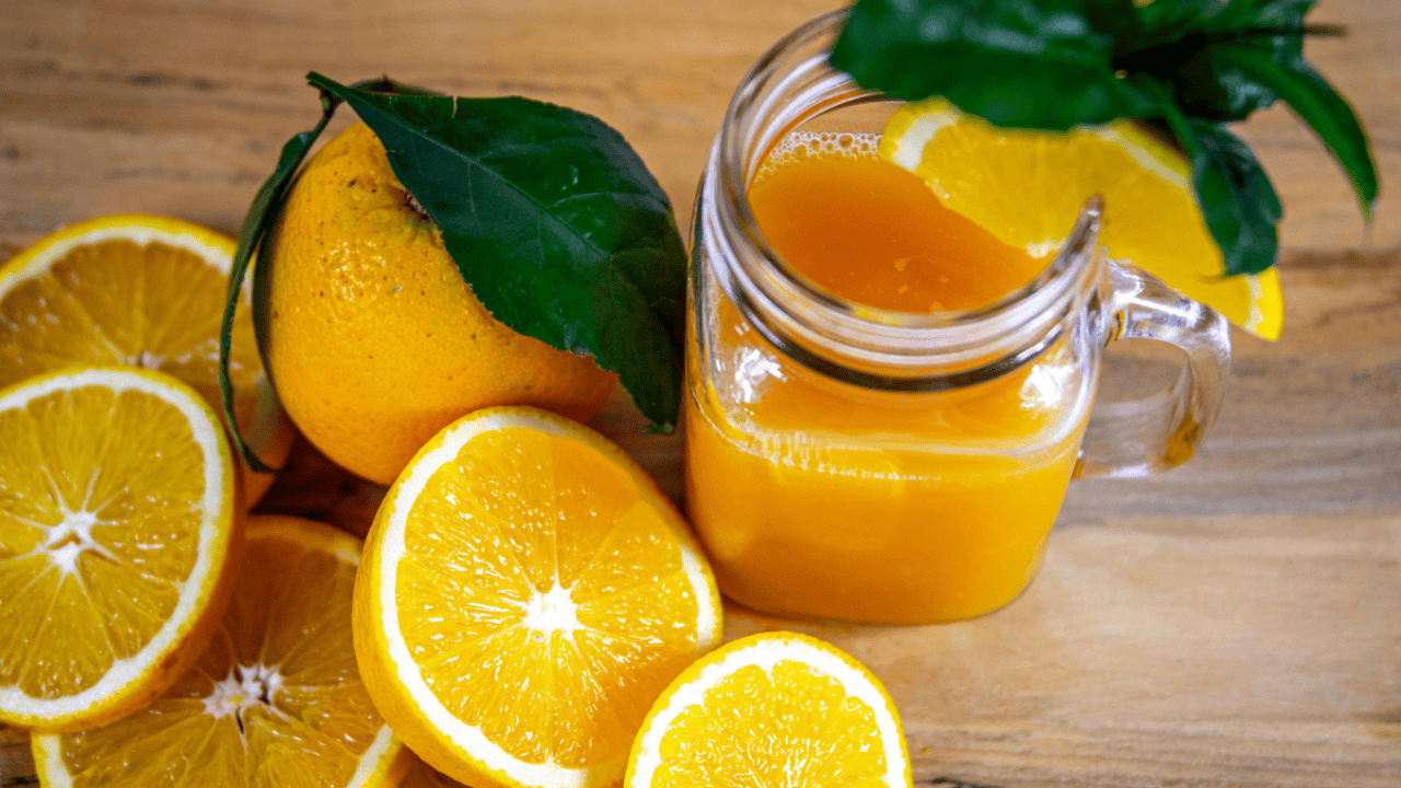 Dietetyk radzi: szklanka soku pomarańczowego do śniadania. Sprawdź, kiedy lepiej odpuścić