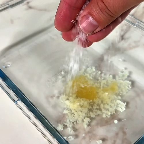 Podałam do obiadu ogórki po królewsku. Zwykła mizeria może się schować