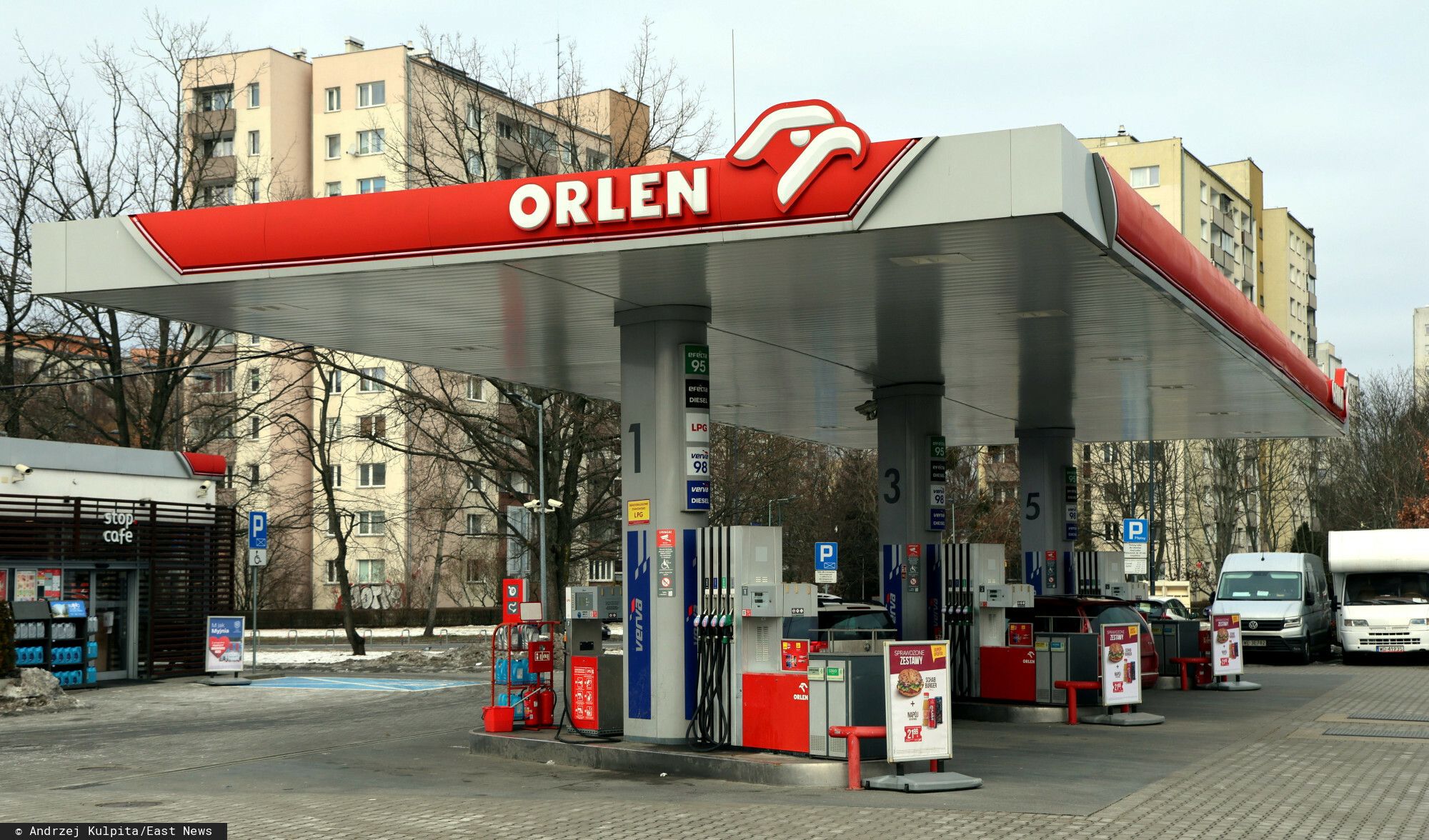 Nagłe załamanie na giełdzie w Warszawie. Zapowiedź Tuska pociągnęła akcje Orlenu w dół