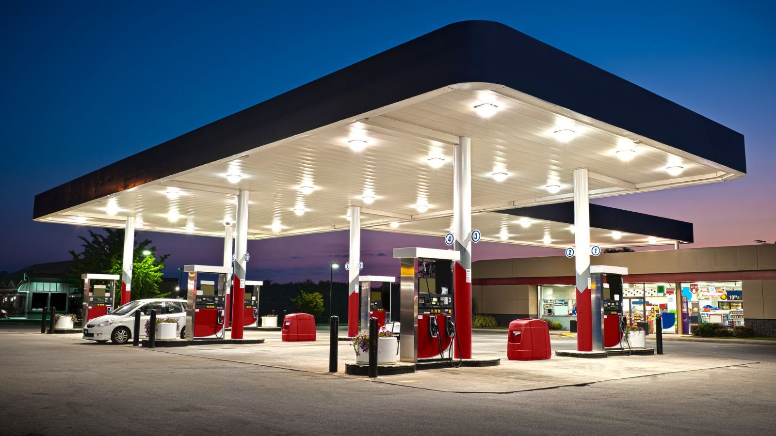 Pakiet CPN wszedł w życie. Nowe limity cen paliw już obowiązują. Sprawdziliśmy, ile zapłacisz na stacji