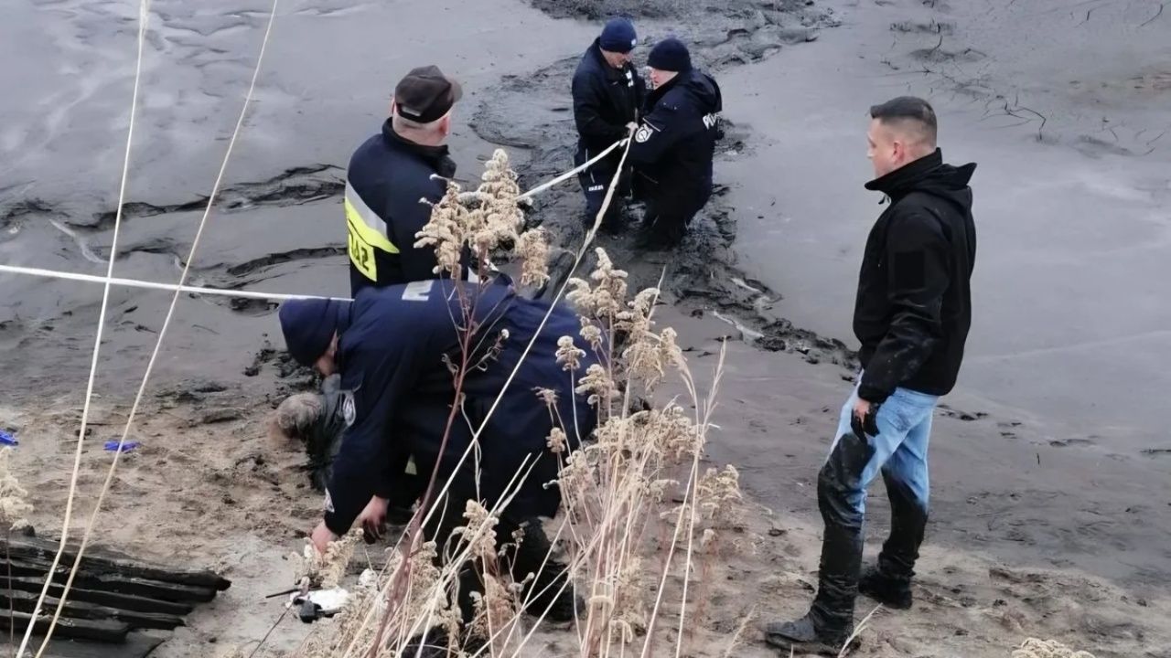 Pilna akcja policji i strażaków. Znaleźli zaginioną kobietę w stawie