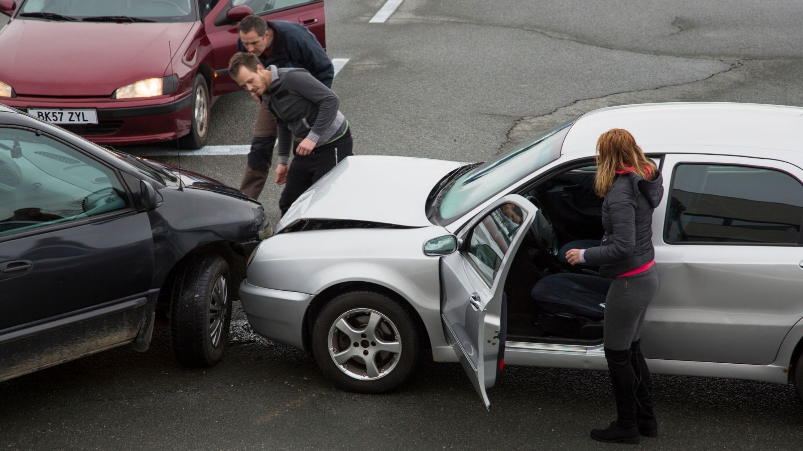 Sprawca szkody uciekł z miejsca zdarzenia? Koniecznie o tym pamiętaj, by dostać odszkodowanie