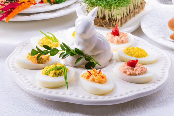 stół z faszerowanymi jajkami.png