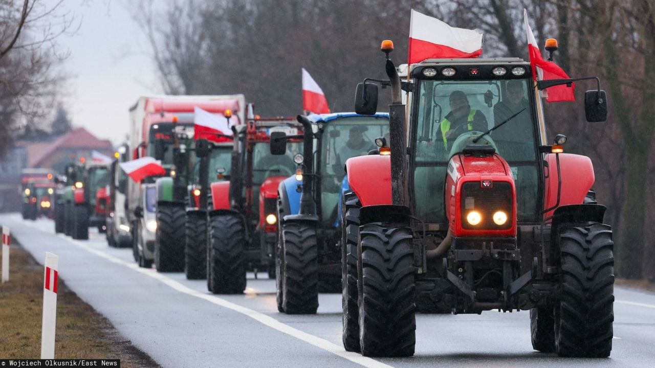 Pojawili się na strajku z oburzającym transparentem. Rolnik z córką staną przed sądem