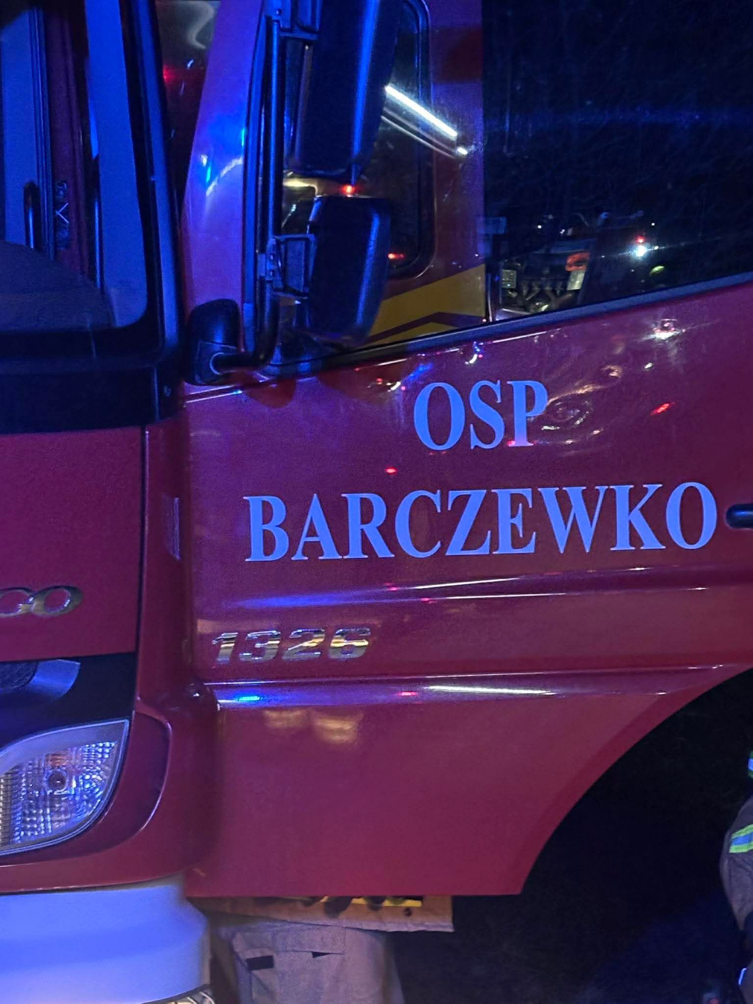 Dramatyczny wypadek na mazurskiej trasie. Doszło do pożaru. Na miejscu wszystkie służby